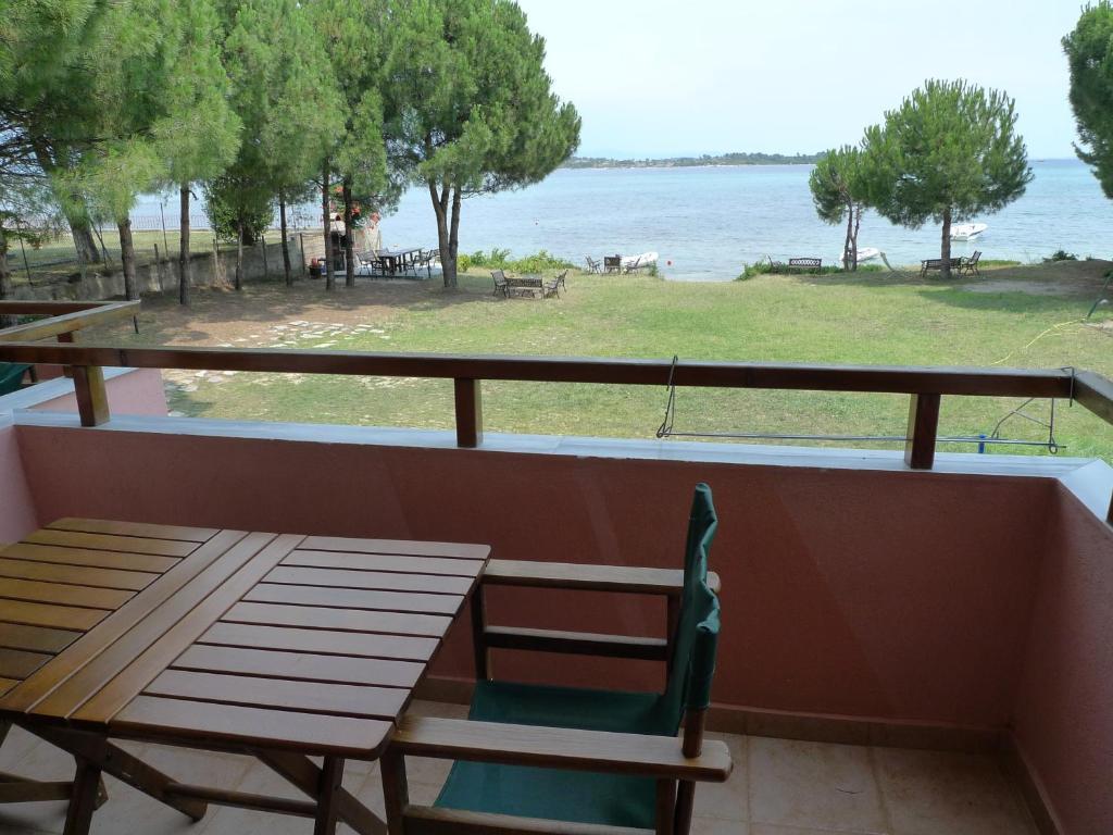 Studios Efi Beach Вурвуру Экстерьер фото